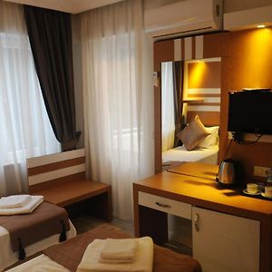 Duży pokój z łóżkiem king-size